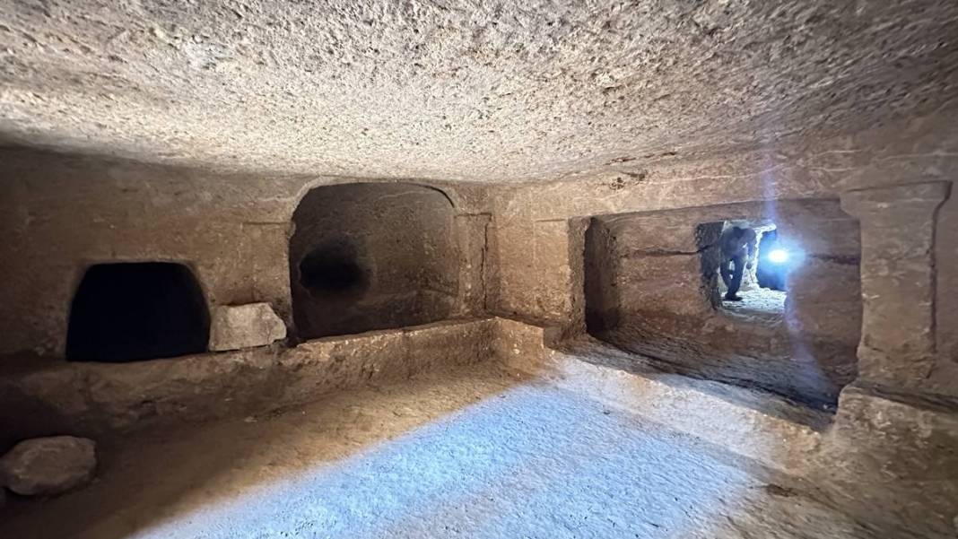 Kaçak kazı yaparken öyle bir şeye denk geldiler ki az kalsın çarpılıyorlardı! Yetkililer, iş üstündeyken yakaladı 21